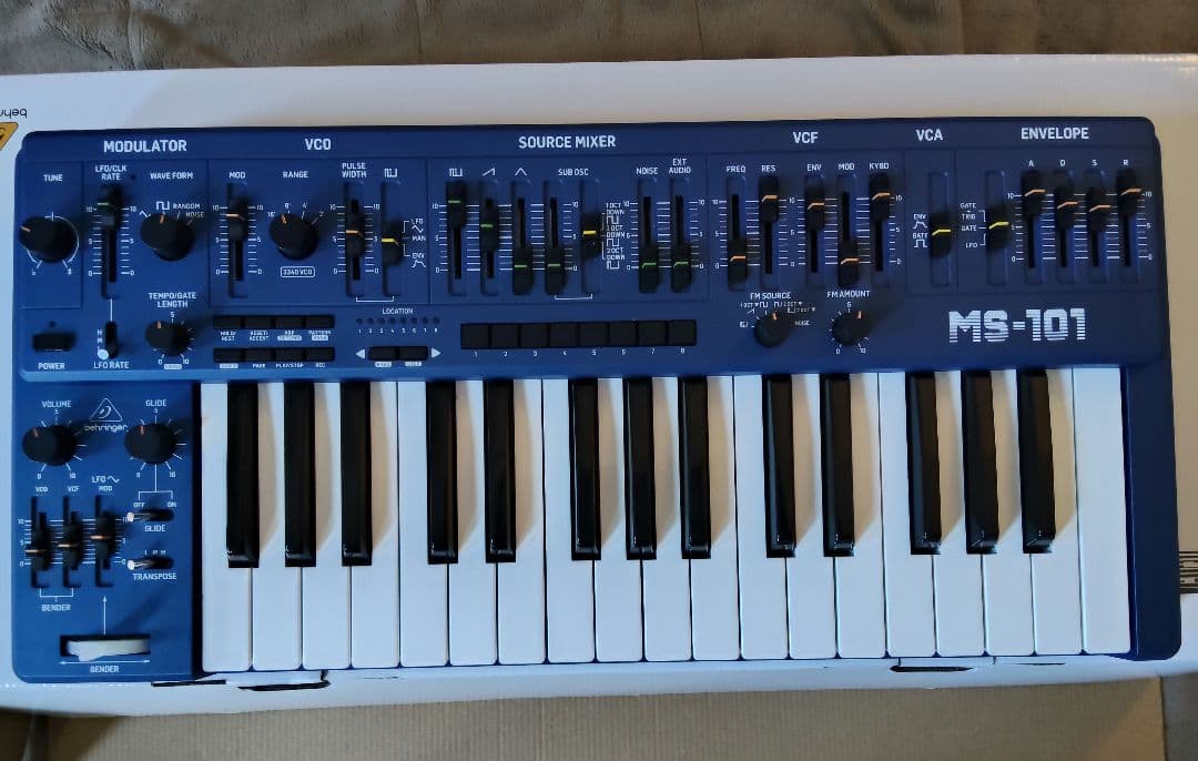 ８*T様 Behringer MS-101 （青）アナログシンセサイザー
