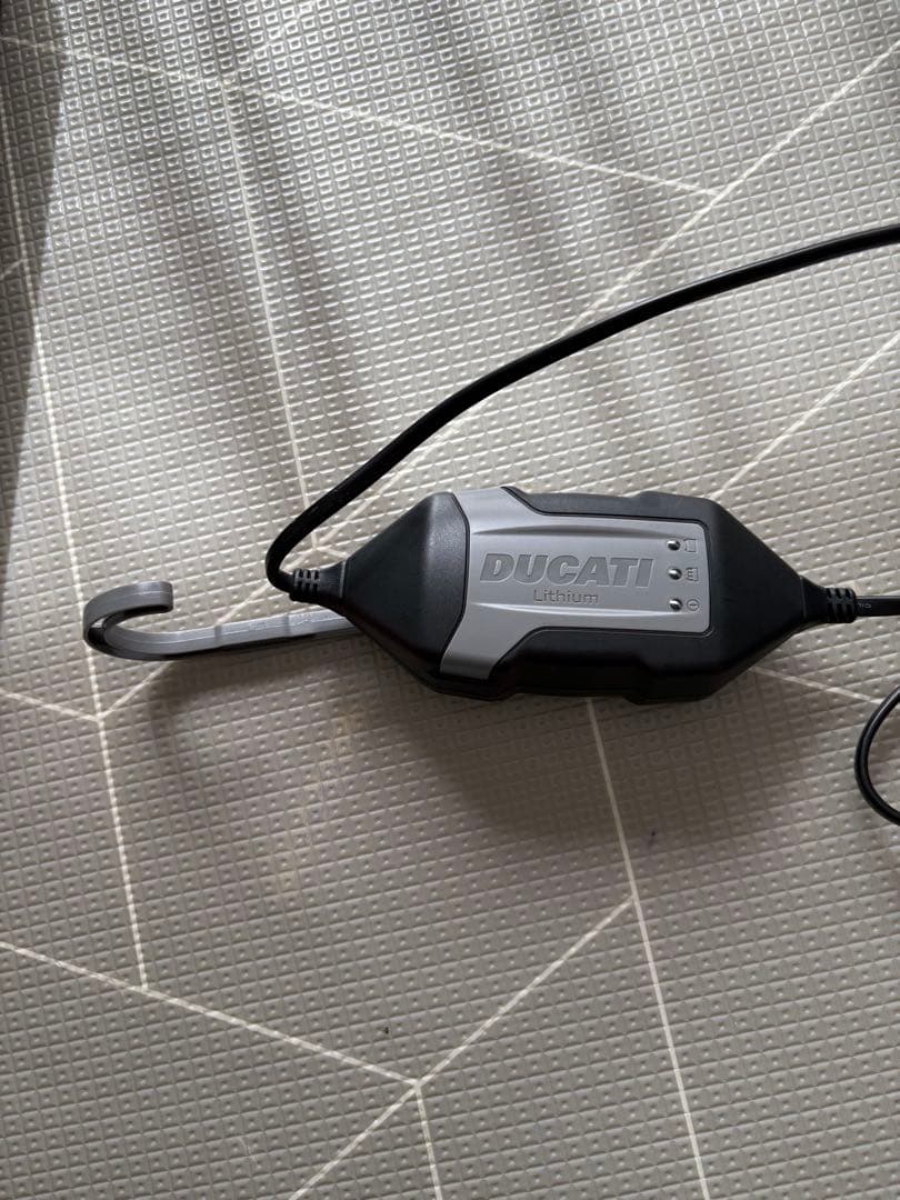 ドゥカティ　バッテリーチャージャー　リチウム