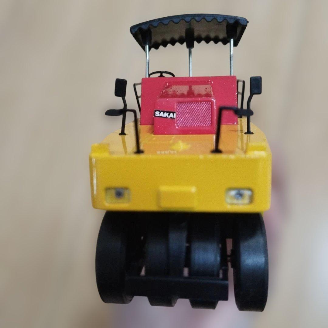 ダイキャストミニカー 酒井タイヤローラ、油圧式ショベル　2台