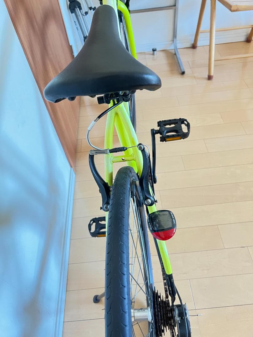 PHERKAD（フェルカド）クロスバイク　白系　シマノ外装6段変速　引取専用