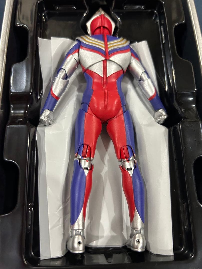 再販版　ウルトラマンティガ マルチタイプ 真骨彫