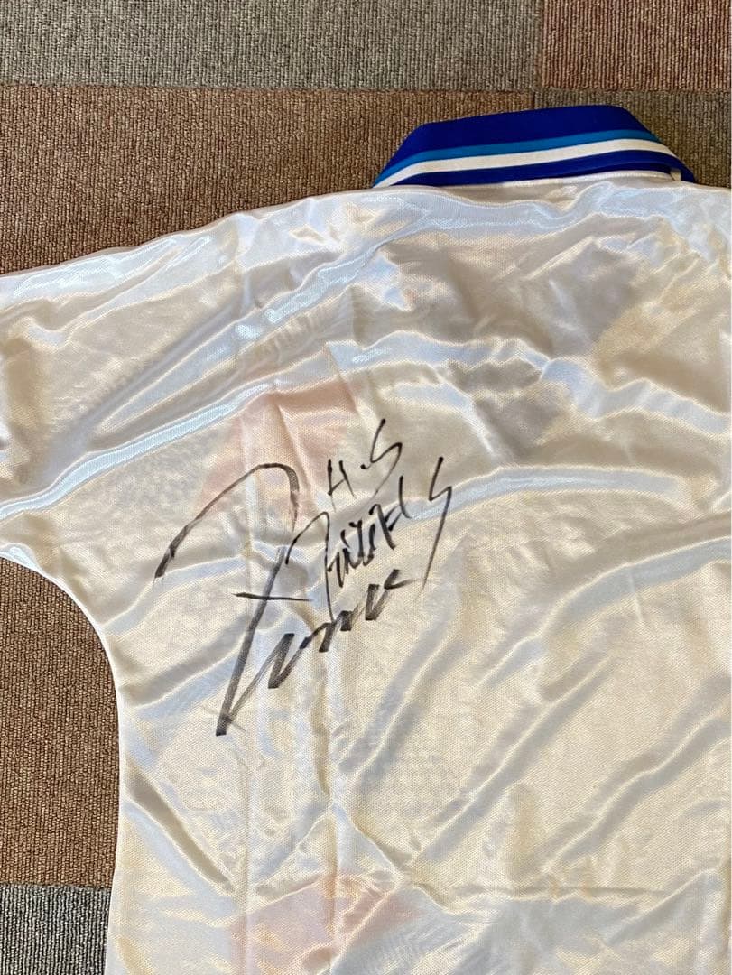 横浜フリューゲルス.前園選手サイン入りユニフォーム・ぬいぐるみセット