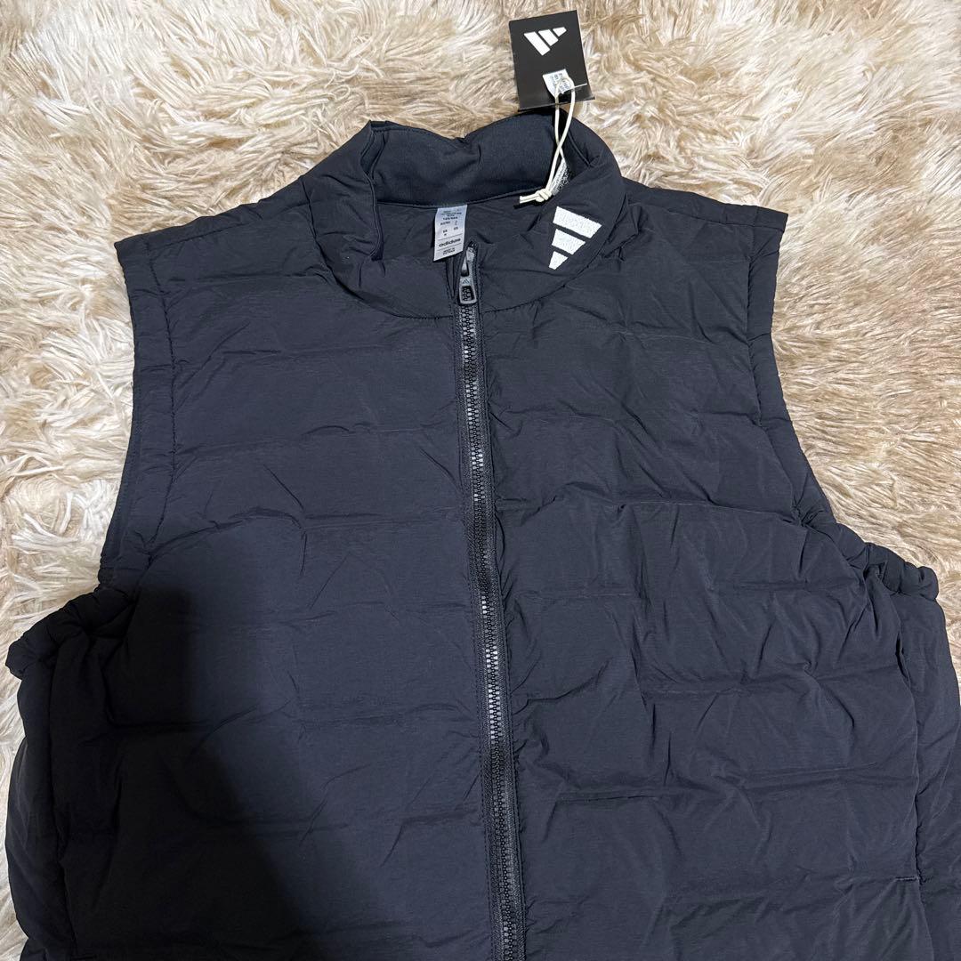 新品タグ付きAdidas黒のノースリーブダウンキルティングベスト