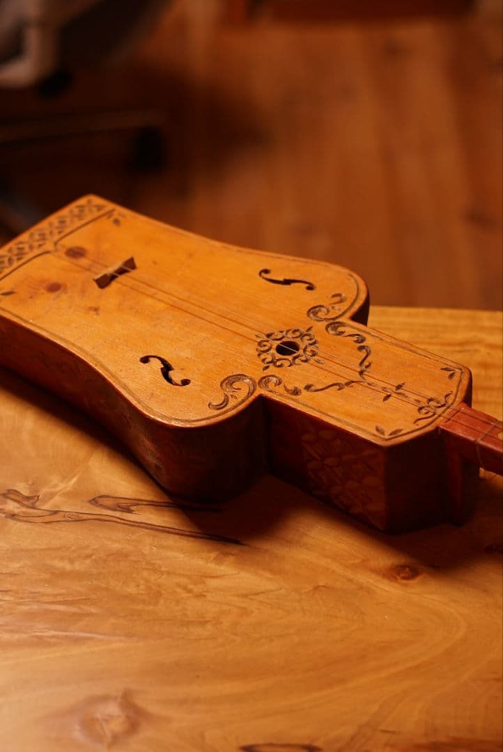 木製２弦楽器　琴