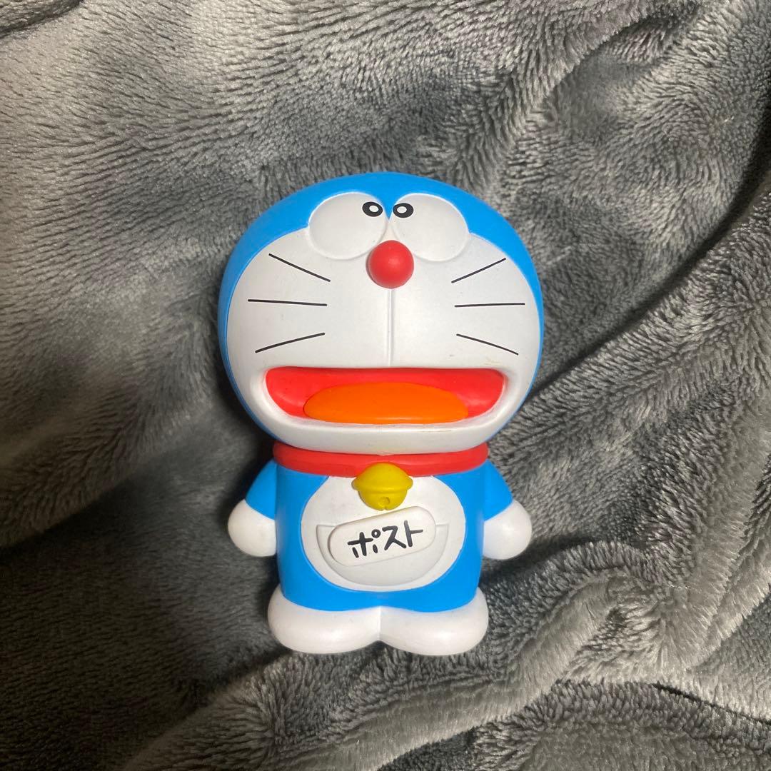 フィギュア 代用シールでポストになったドラえもん