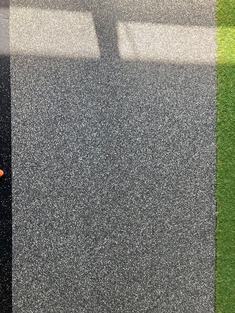 【引き取り限定　愛知県名古屋市】ゴム製トラックマット グレー　5.6m x 1m