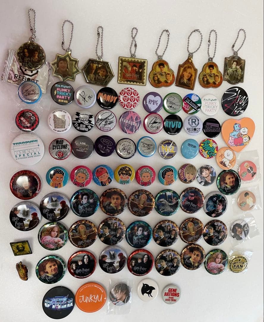 新品　中古　缶バッジ　キーホルダー　170点まとめ商品