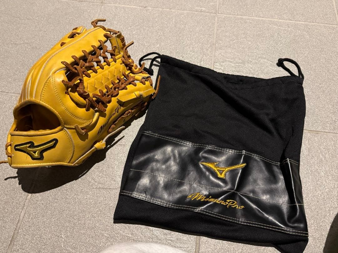 Mizuno Pro 硬式グローブ イエロー 収納袋付き
