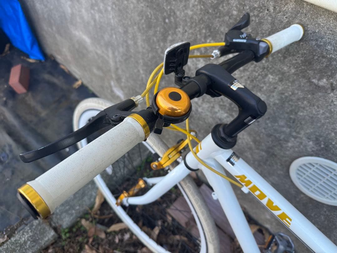 スポーツバイク 白と金 ダブルレバー付き