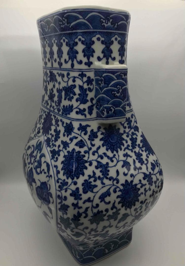 【大清乾隆年製】在銘　染付 青花纏枝蓮壽桃海水紋雙耳大瓶 官窯(C-34)