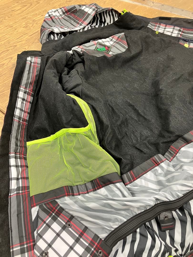 値下げ！ スノーボードウエア 上下セット XLサイズ 新品未使用！