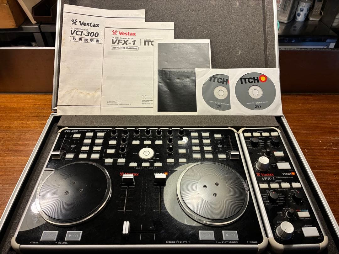 Vestax VCI-300 DJコントローラーセット　ハードケース付き