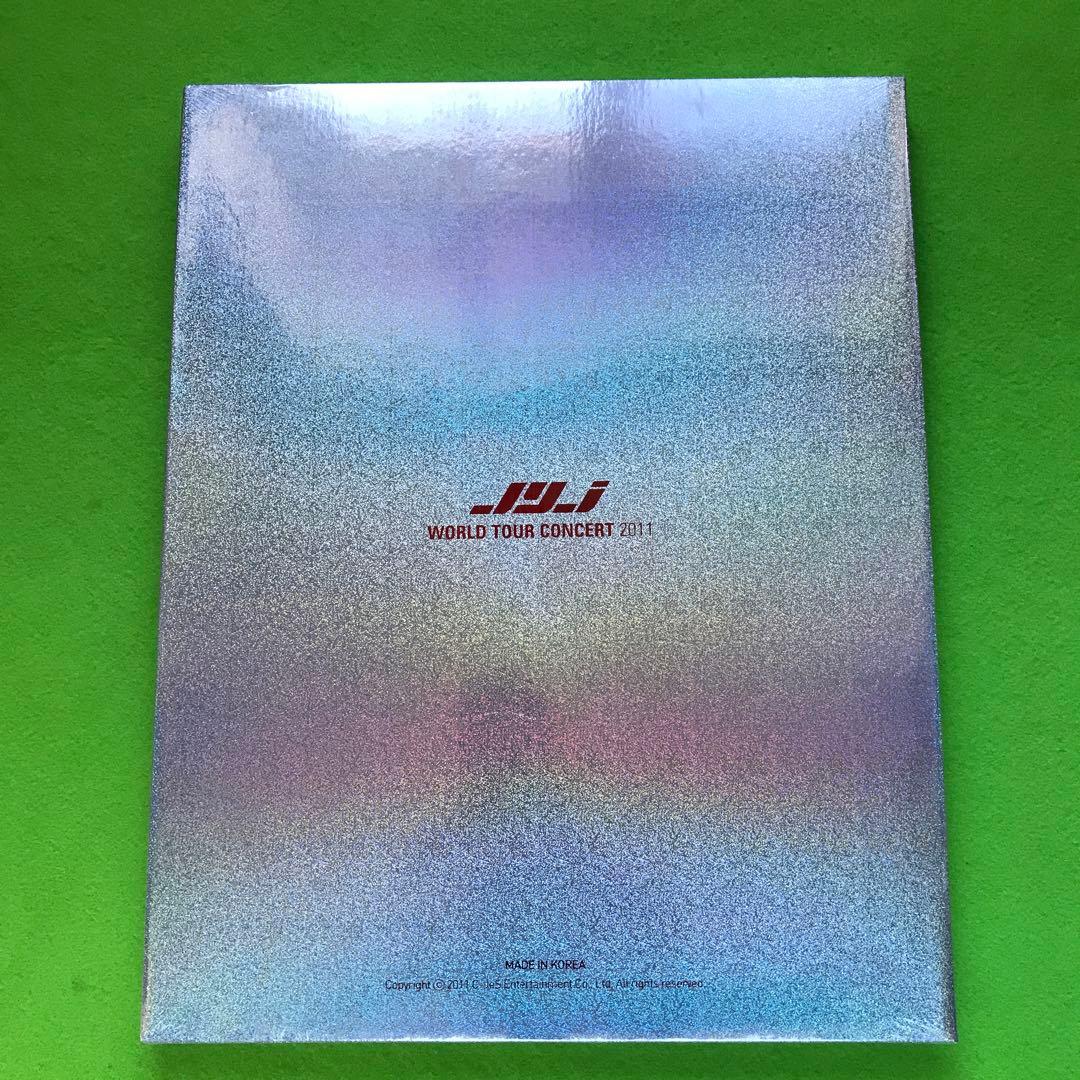 まとめ購入状態確認用1000■ TOUR CONCERT 2011 パンフレット