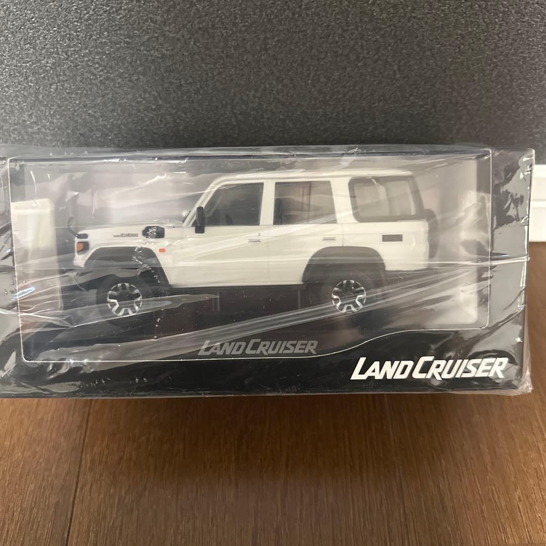 トヨタ ランドクルーザー70ミニカー スーパーホワイト