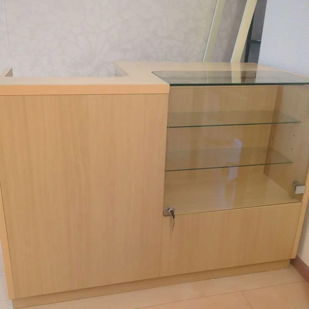 【専用】レジカウンター　ガラスキャビネット 3段棚 鍵付き