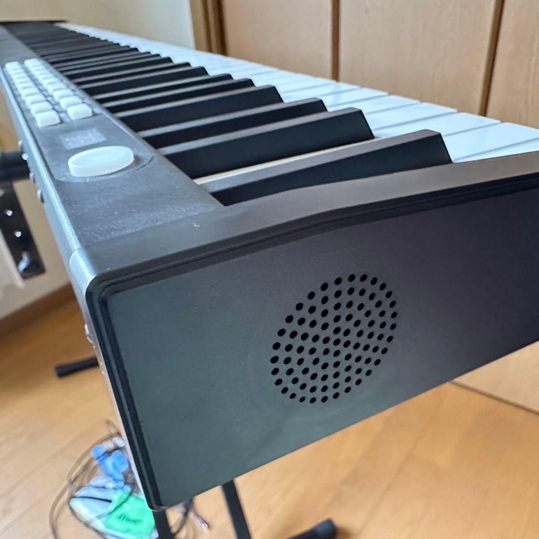 TOMOI 電子ピアノ 88鍵盤　譜面台・サスティンペダル付属　バッテリー内蔵