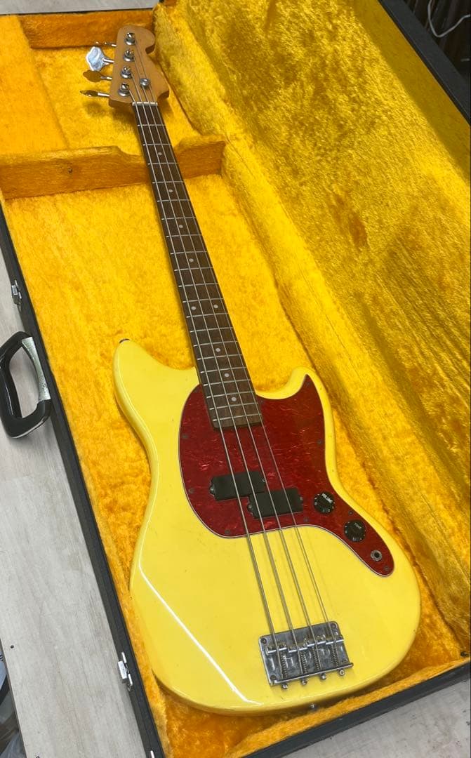 エレキベース　ムスタングタイプ　ハードケース付き！