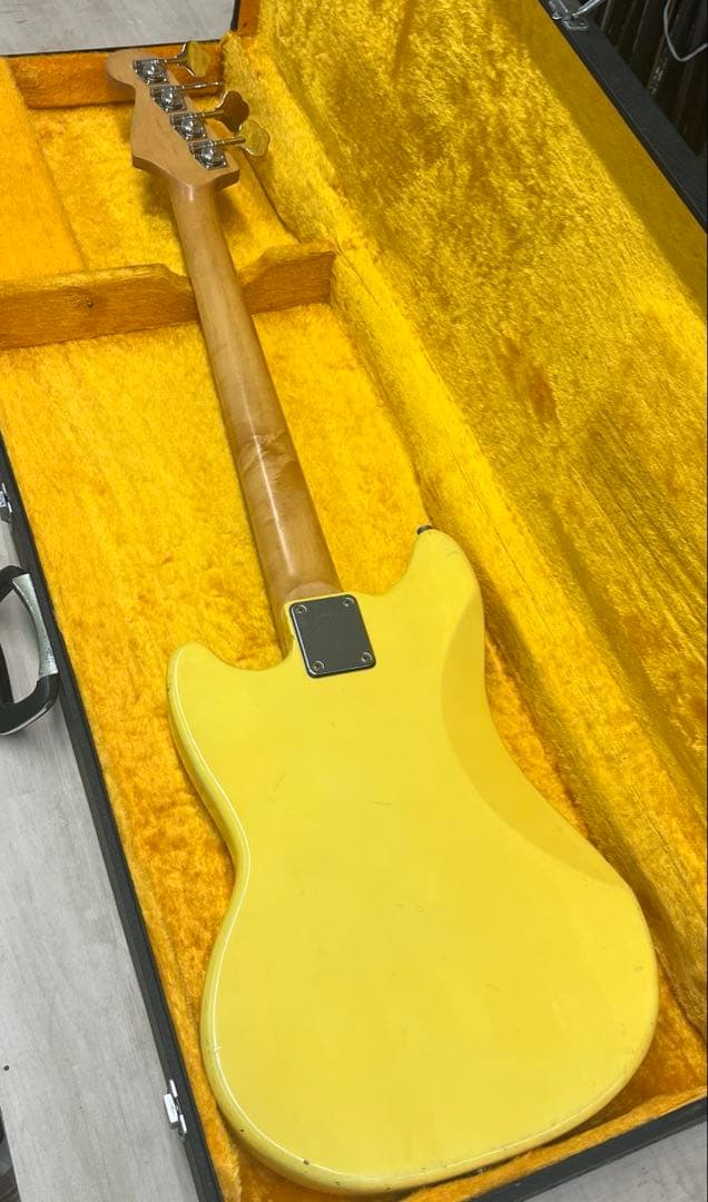 エレキベース　ムスタングタイプ　ハードケース付き！