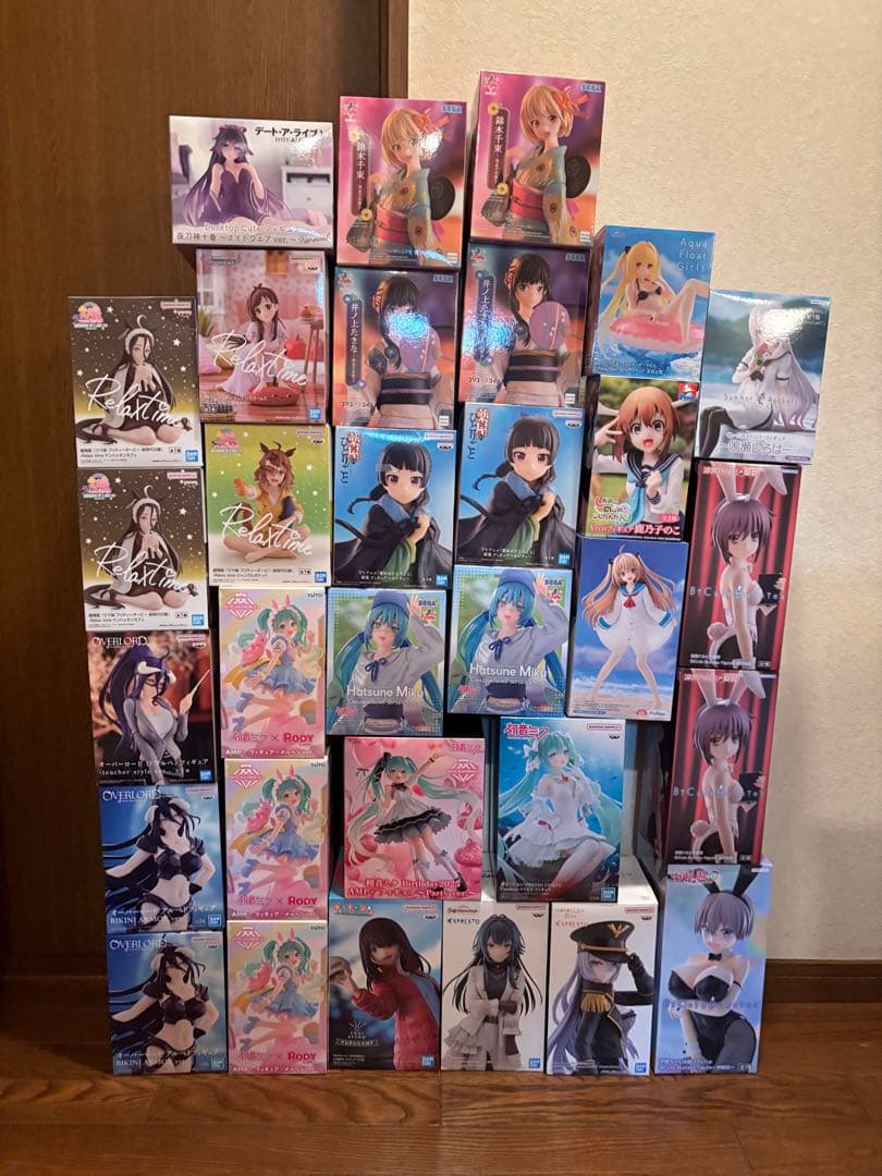 美少女系フィギュア32個まとめ売り　初音ミク　ウマ娘　アルベド　猫猫　リコリコ