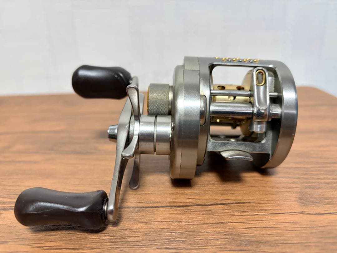 シマノ　カルカッタコンクェスト200DC