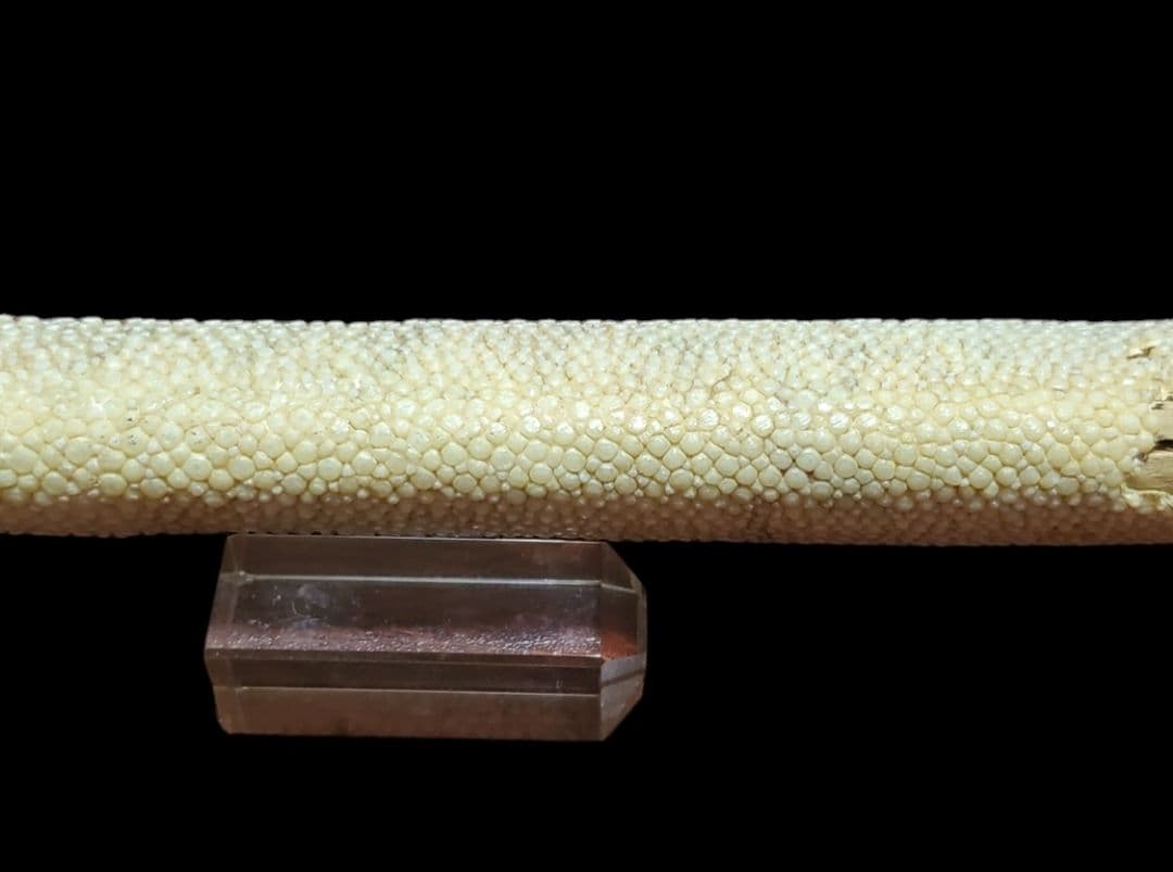 頭金具付き　陸軍刀の柄金具　鮫の親粒付き