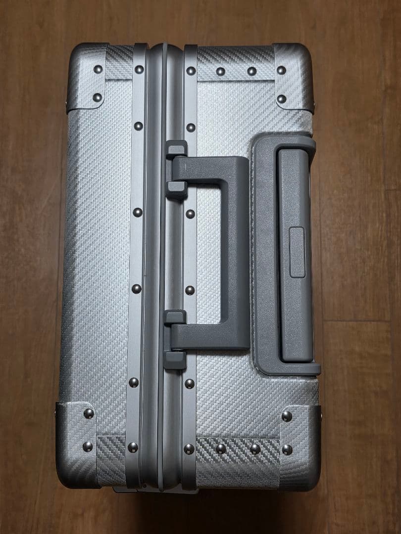 【中古超美品】ADIGO スーツケース アルミ 35L カーボン柄