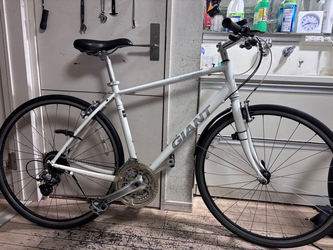 GIANT ESCAPE ホワイト 3✖︎8段変速 700C