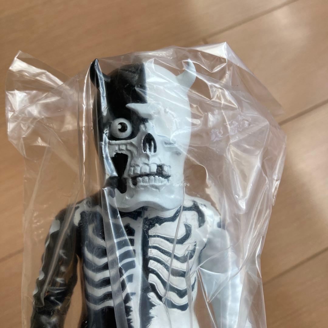 BALZACスカルマン　ソフビ　フィギュア　白黒ハーフ　未開封品