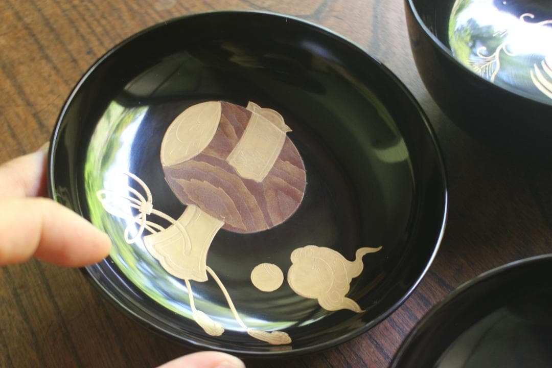 デッドストック！端正な黒漆に極上宝尽くし蒔絵のお椀2点（