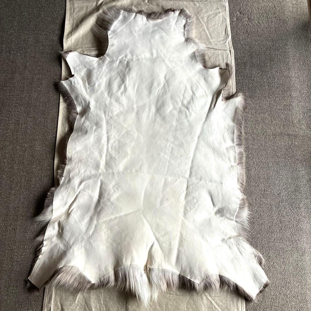 【新品】トナカイ　毛皮