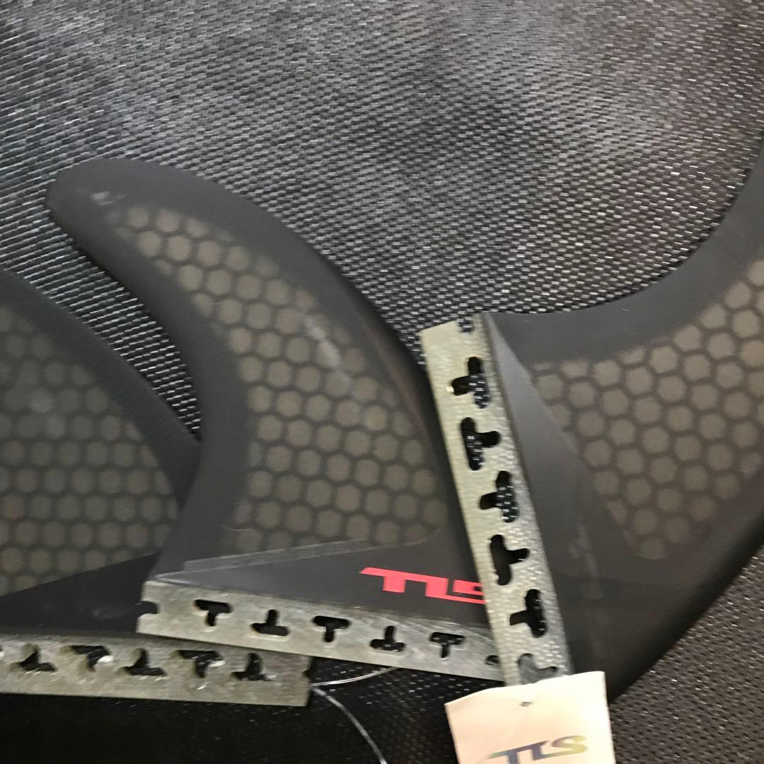 TLC サーフボードフィン 3枚セット ブラック/レッド