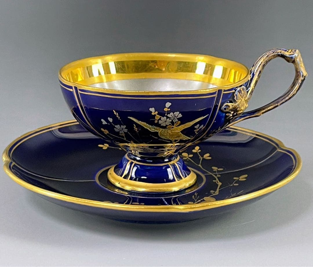 【美品】イギリス窯 コバルトブルー地 金彩・銀彩装飾 ティーカップ＆ソーサー