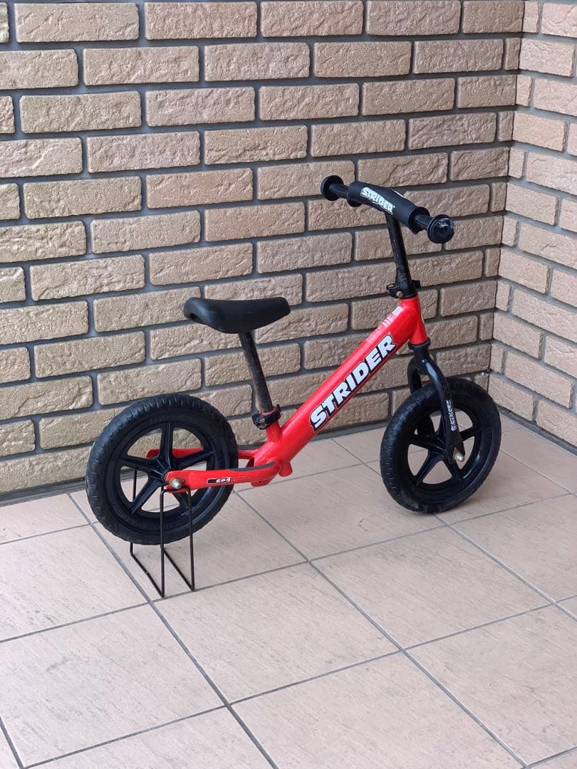 【美品】ストライダー スポーツモデル 12インチ　日本正規品　レッド