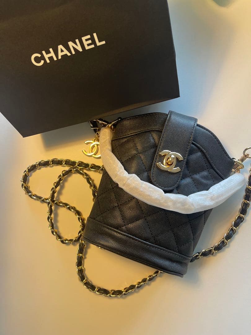 CHANEL ブラックキルティングショルダーバッグノベルティ