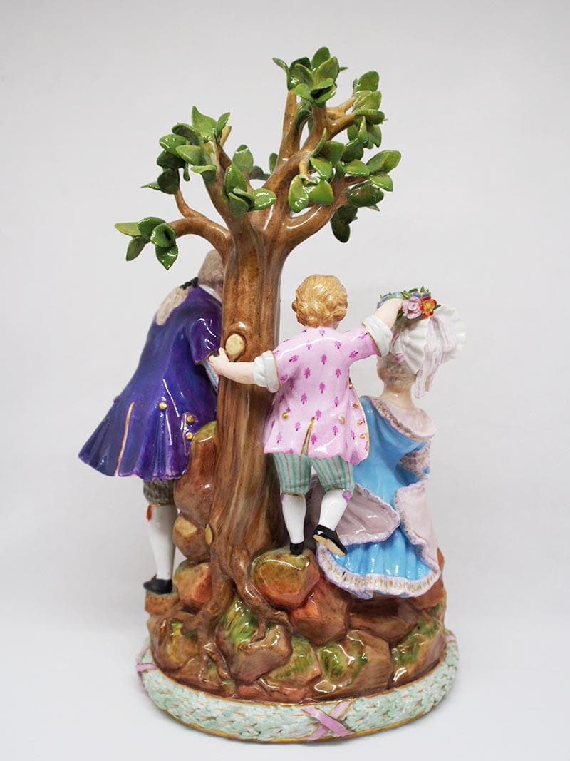 【超希少品】マイセン リュートを弾く女に花を捧げる男と少年 1級品