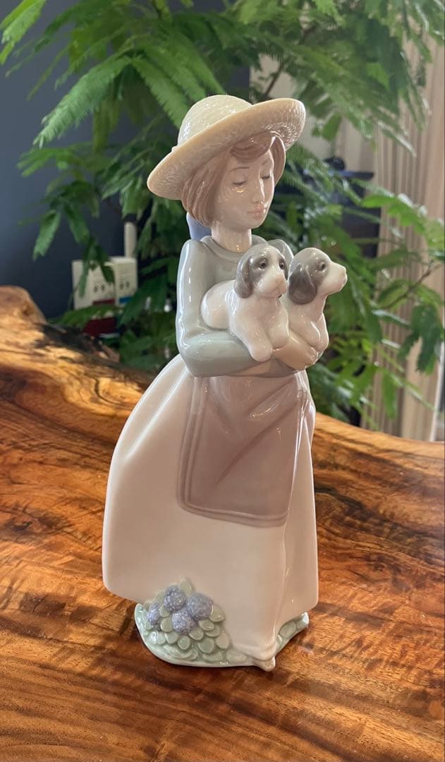 LLADRO NAO ◆ 少女と２匹の子犬 フィギュリン 陶器 人形 置物