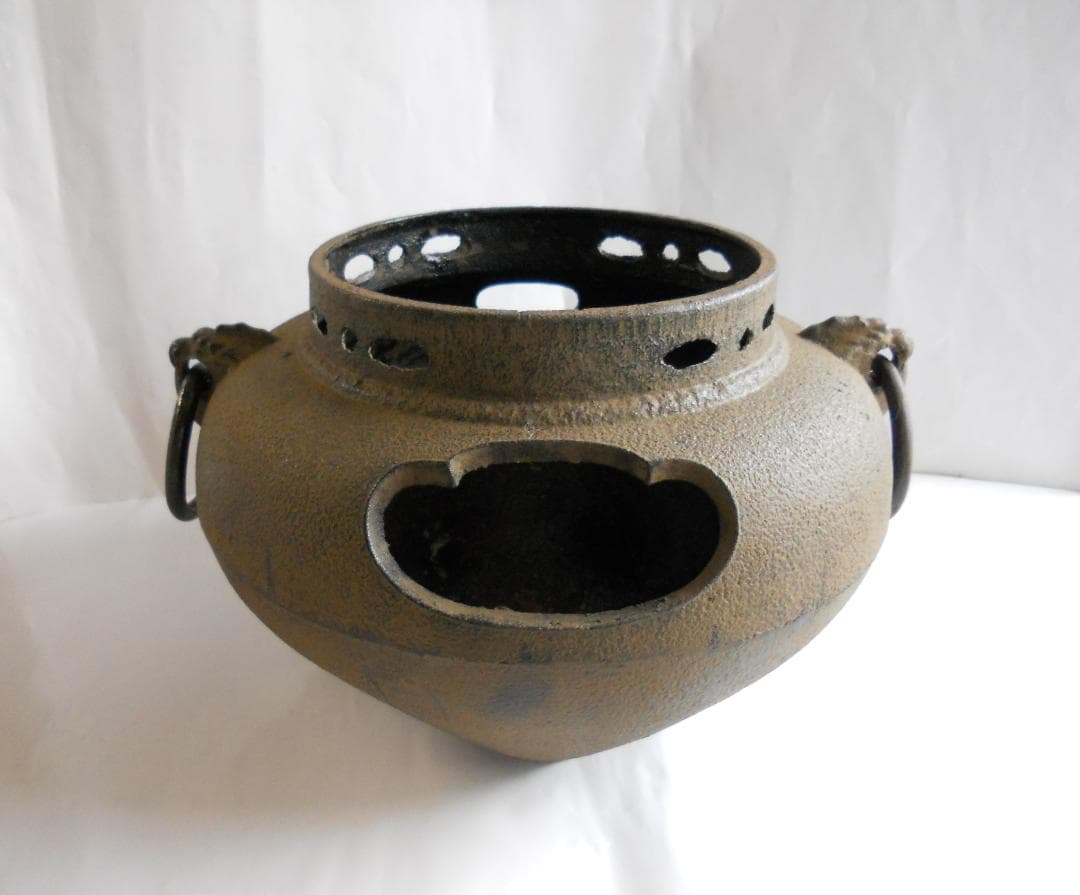 風炉 朝鮮風炉 昭和レトロ ヴィンテージ 茶道具 です。