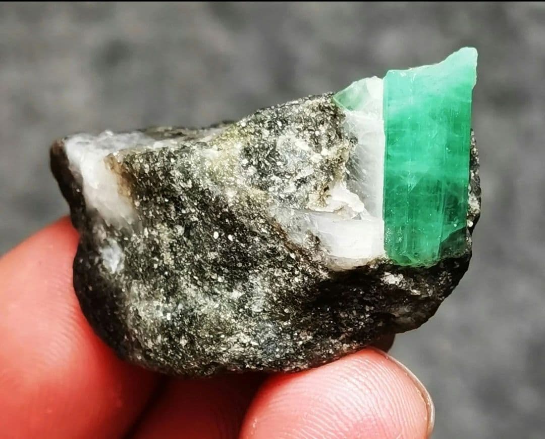 エメラルド ミネラル 鉱石 鉱物 原石 母岩付き