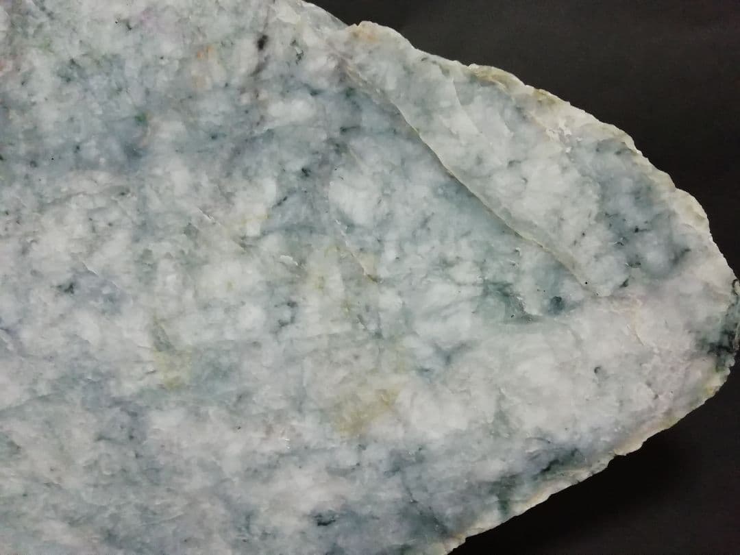 大型天然ヒスイ磨き置物