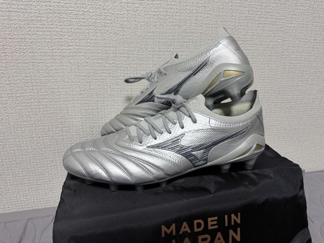 ミズノモレリアネオ4β JAPAN PLATINUM SILVER PACK