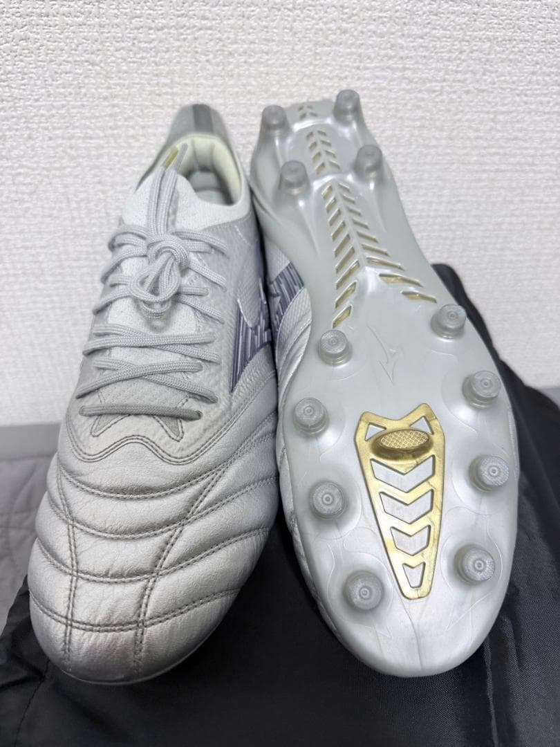 ミズノモレリアネオ4β JAPAN PLATINUM SILVER PACK