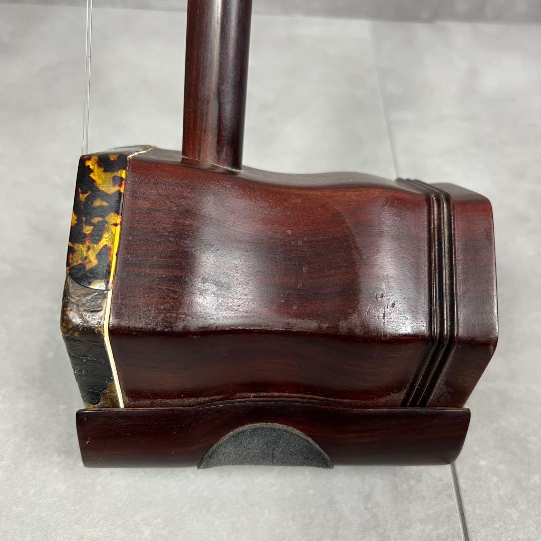 希少　科韻楽器　極品　蘇州二胡　柳城碧藍煙外染　べっ甲　彫刻絵　弓　レザーケース