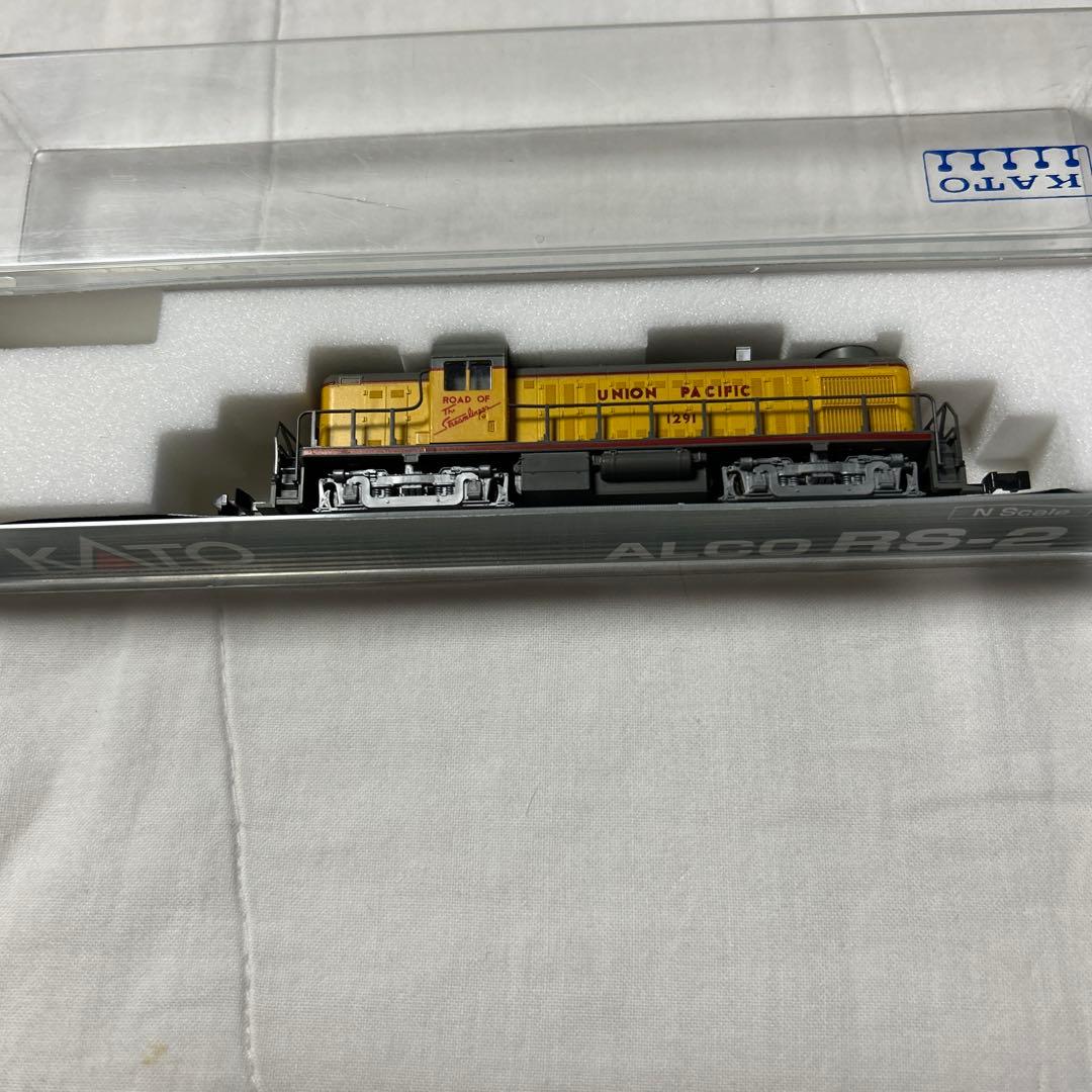 Nゲージ 外国車両鉄道模型 機関車と貨車セット