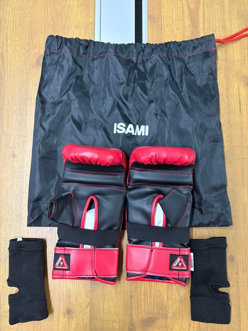 ISAMI 赤 パンチングミット Mサイズ　サポーター付き