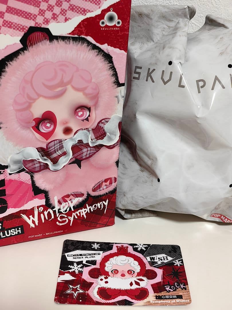 POPMARTスカルパンダWinter Symphonyぬいぐるみ シークレット
