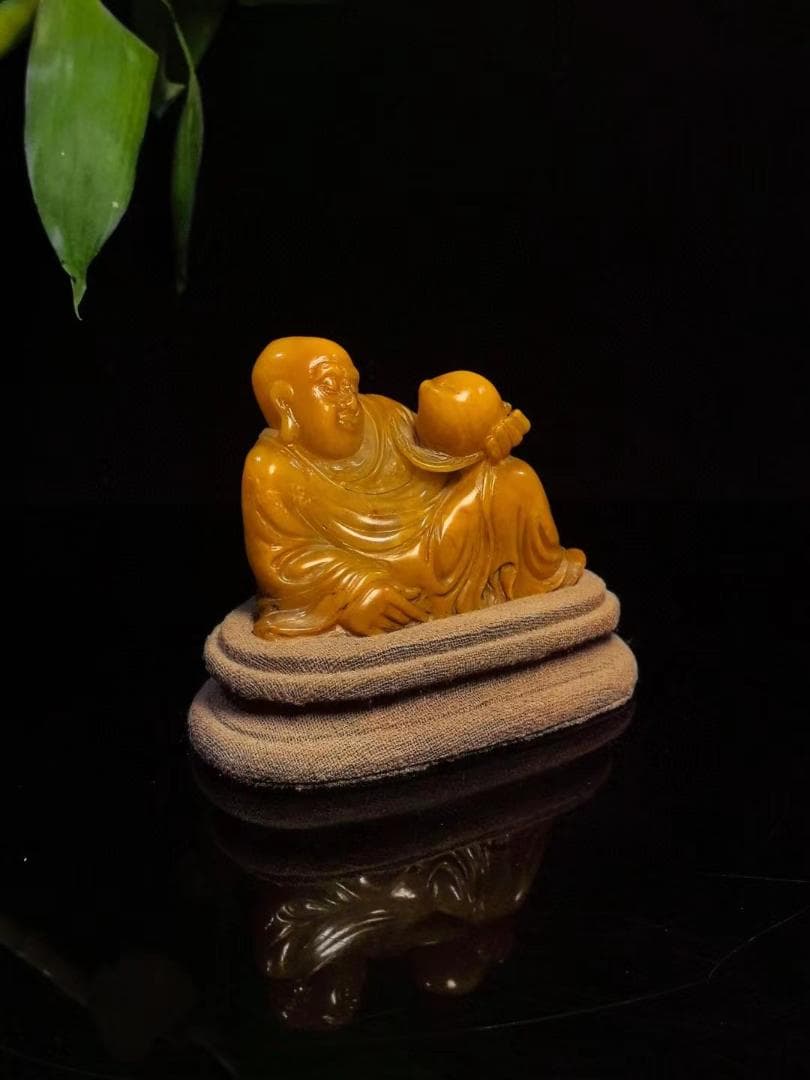 中国古美術・寿桃羅漢の印鑑・純手彫り・極上田黄印章・置物・風水開運・案頭・文房具