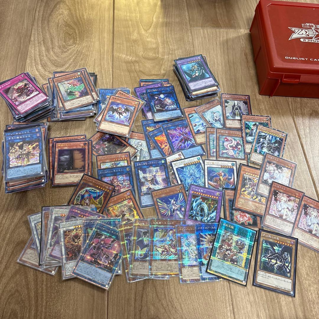 遊戯王引退まとめ売り　高レア、デッキ、レアストレージ等1000枚以上　未開封あり