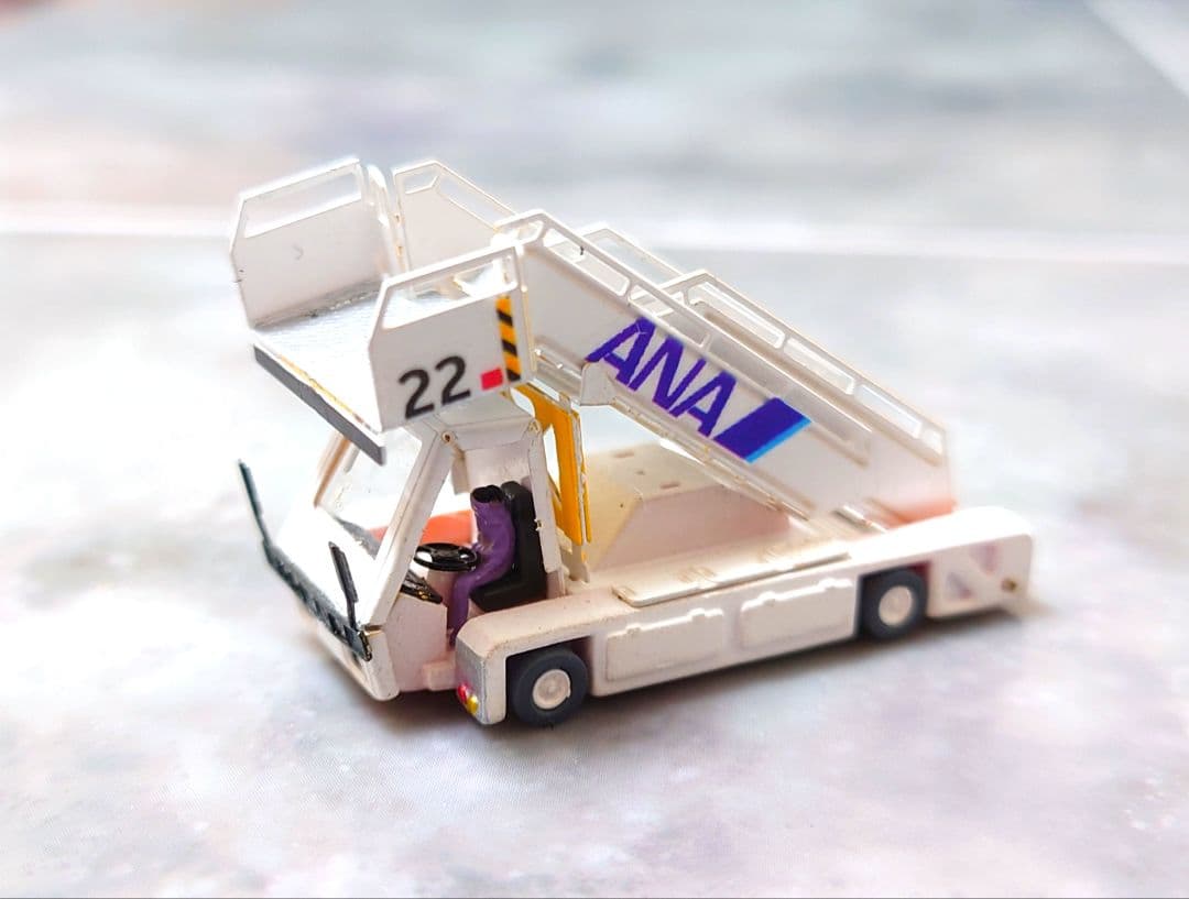 Q*0様 【最終値下げ　ANA パッセンジャーステップカー 1/200】