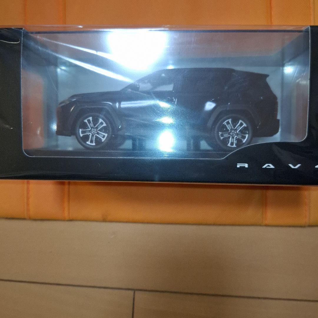 新型RAV4 Z-ハイブリット1/30ミニカーカラーアティチュードブラックマイカ