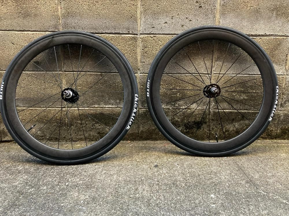 ピストー カーボンホイールセットー NovatecハブThickslickタイヤ